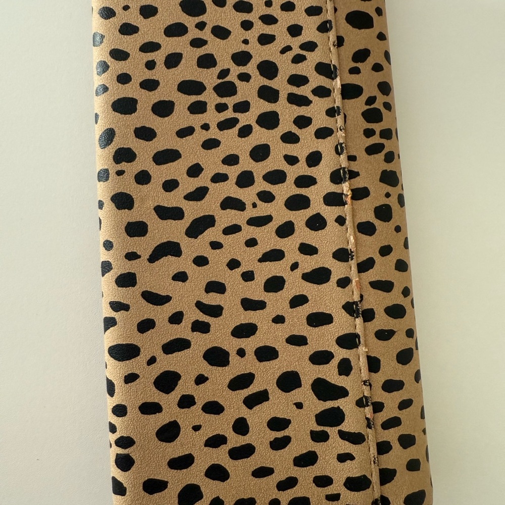 Target Universal Thread Leopard Print Women's Clu… - image 3
